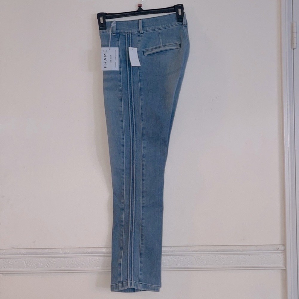 “FRAME” Jeans Size 26 high waisted back slit pockets detailed siding